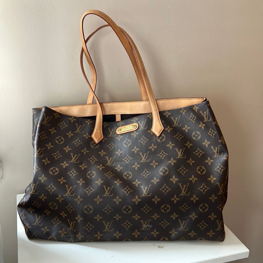 Louis Vuitton wilshire large MM tote authentic bag. Canvas mono LIKE NEW w bag.